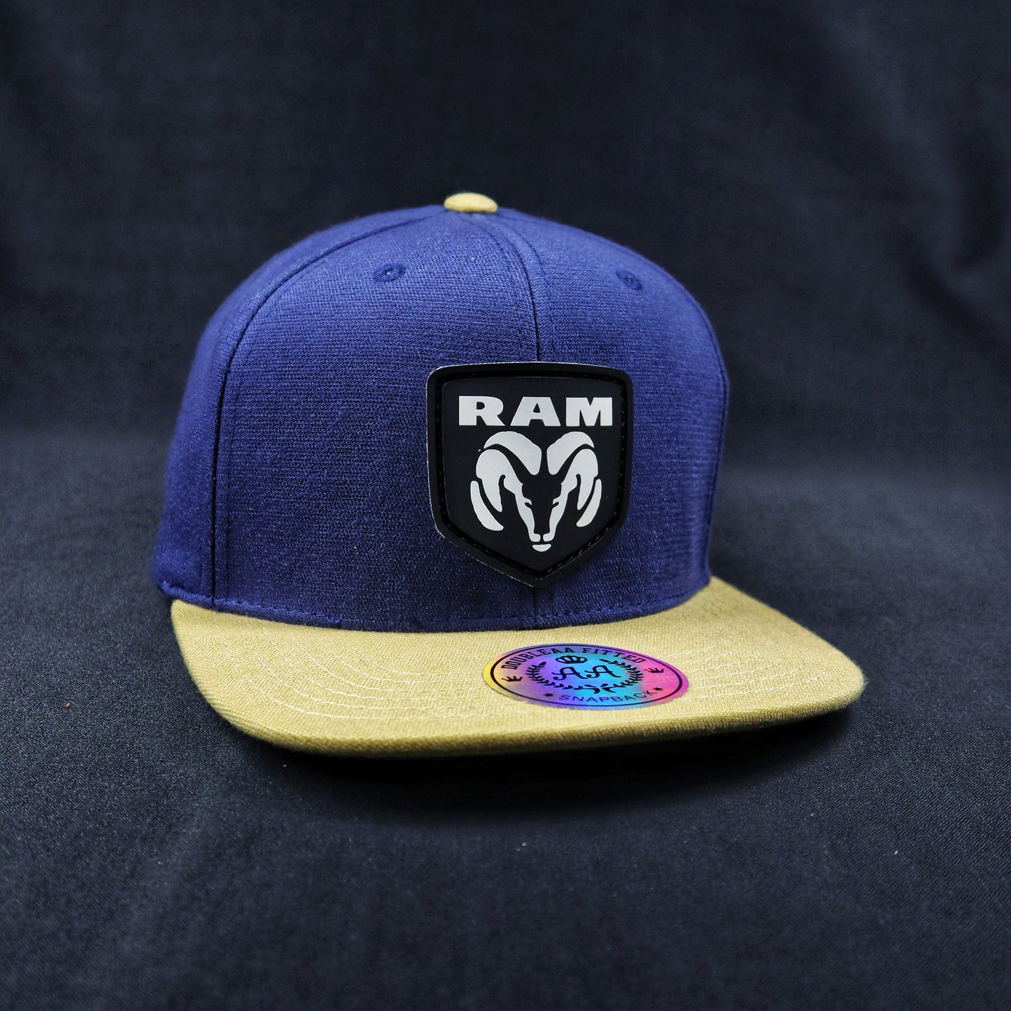 Pack | Snapback RAM Azul-Amarillo + Lente Wayfarer Black Polarizado