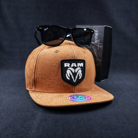 Pack | Snapback RAM Salmón + Lente Wayfarer Black Polarizado