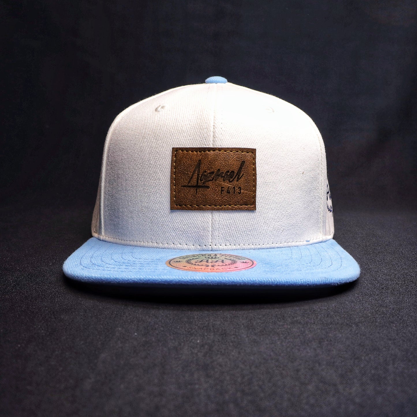 Pack Snapback Blanco-Celeste + Lente de Sol Bambú