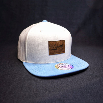 Pack Snapback Blanco-Celeste + Lente de Sol Bambú