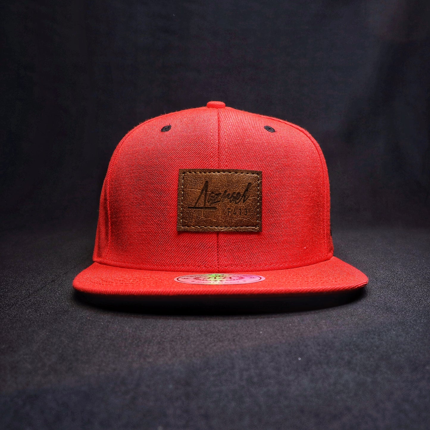 Pack Snapback Rojo Escarlata + Lente de Sol Bambú